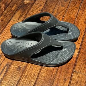 NEW WOMENS WEDGE BLACK SIZE 11 Crocs Sandals